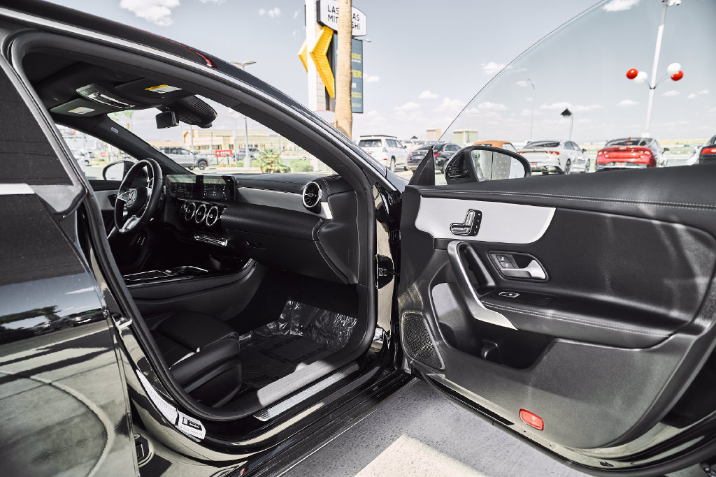Used 2025 Mercedes-Benz CLA 250 4MATIC image 11