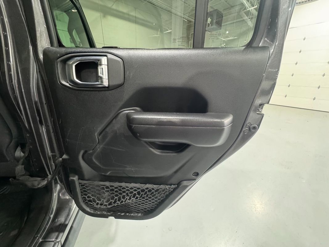 Used 2021 Jeep Wrangler Unlimited Rubicon image 39
