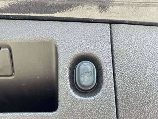 Used 2017 GMC Yukon Denali w/ Open Road Package image 25