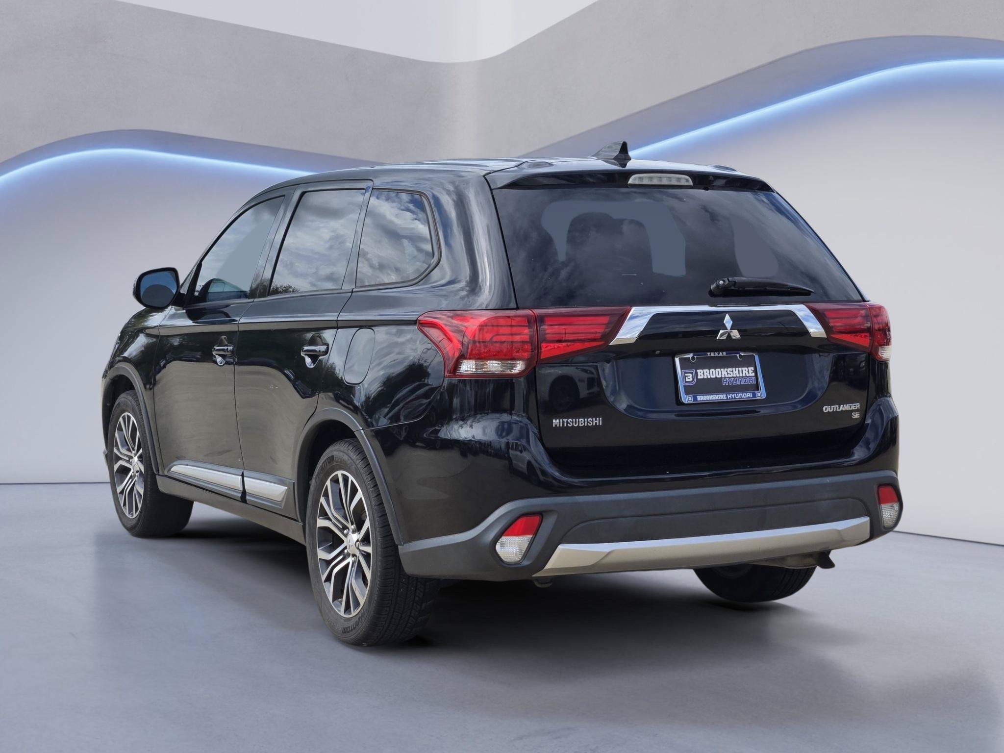 Used 2017 Mitsubishi Outlander SE FWD image 8