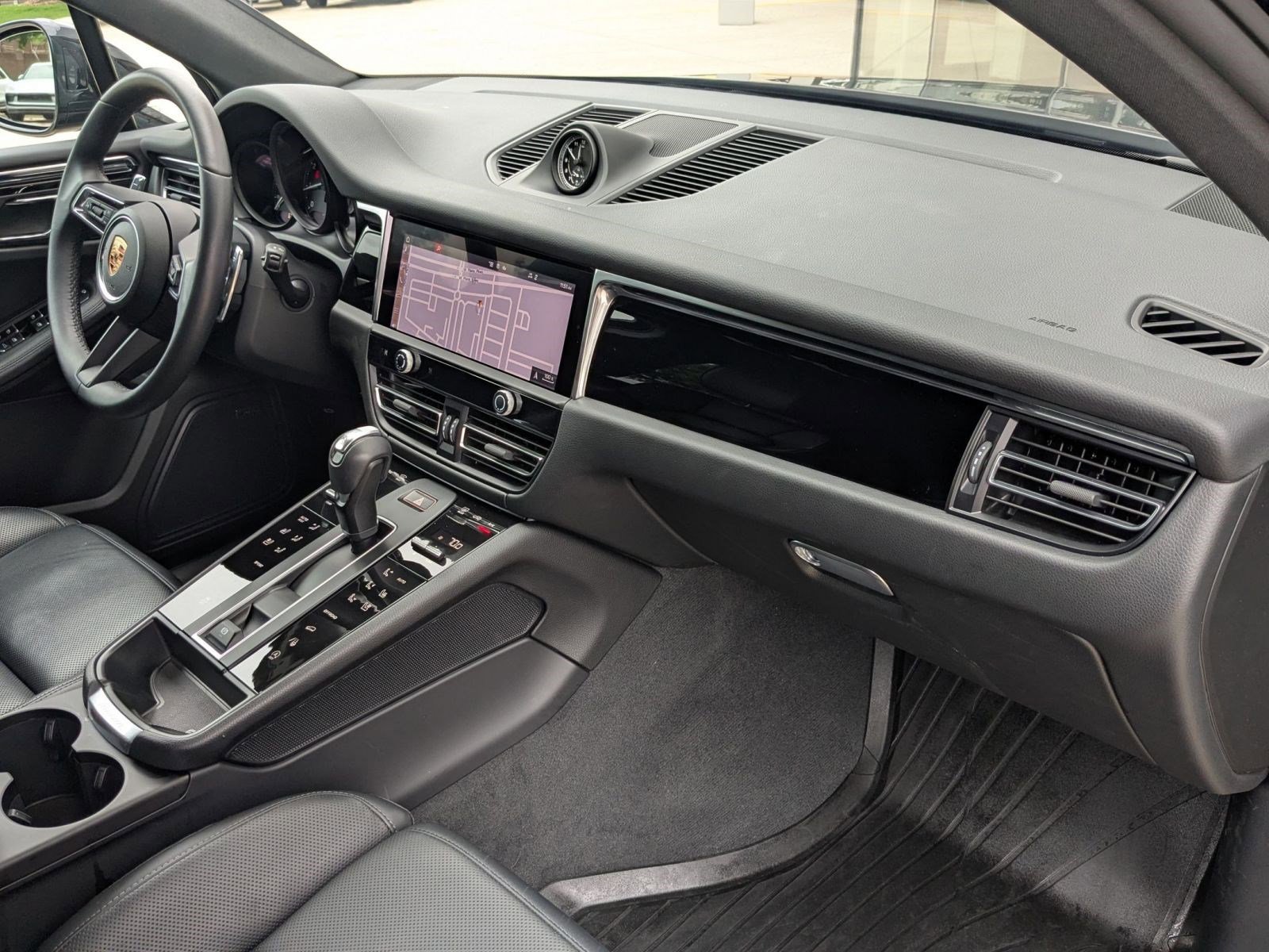 Certified 2025 Porsche Macan AWD/4WD image 25