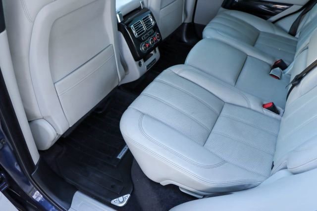 Used 2015 Land Rover Range Rover HSE image 28