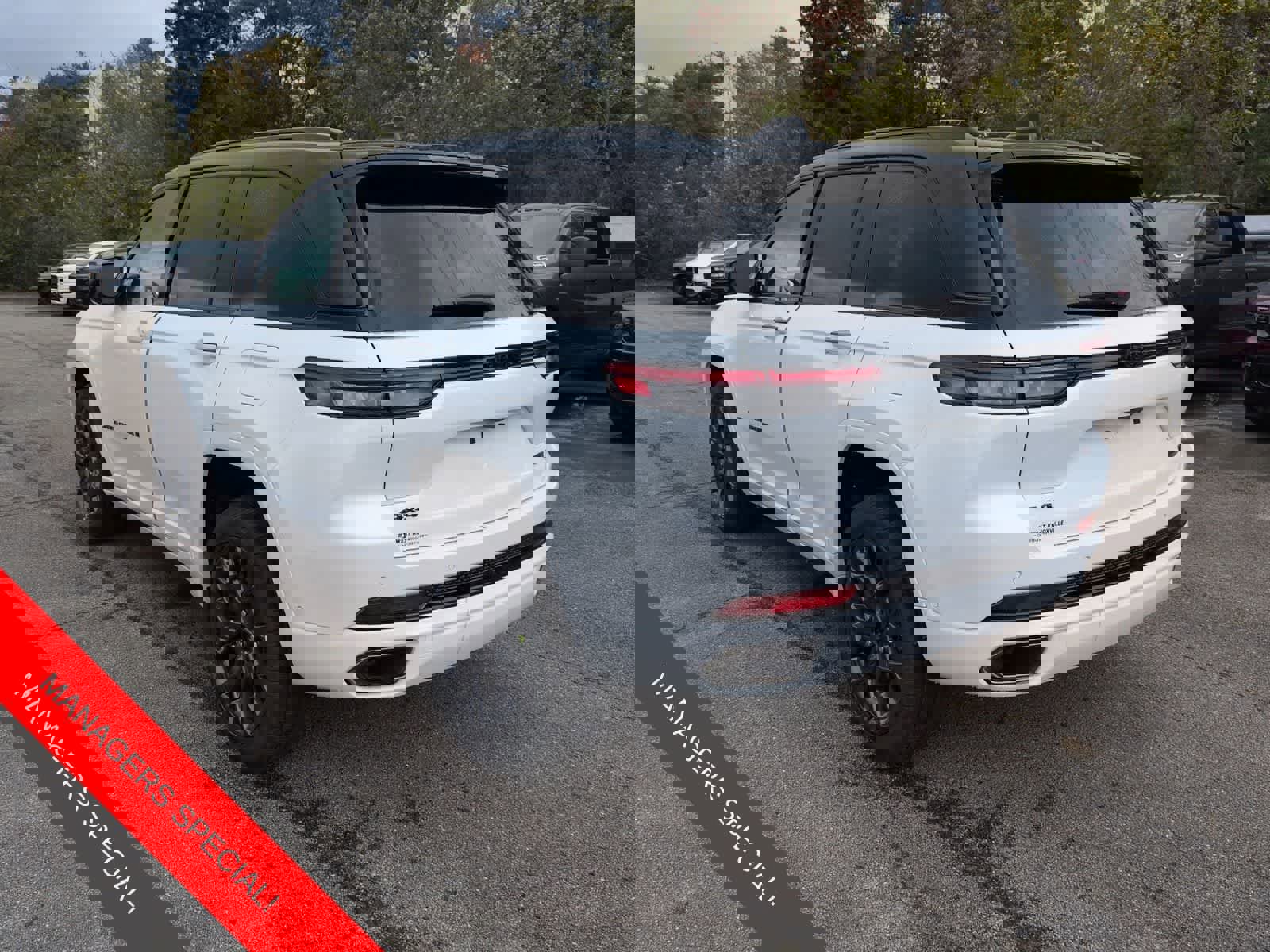 New 2025 Jeep Grand Cherokee Summit image 6