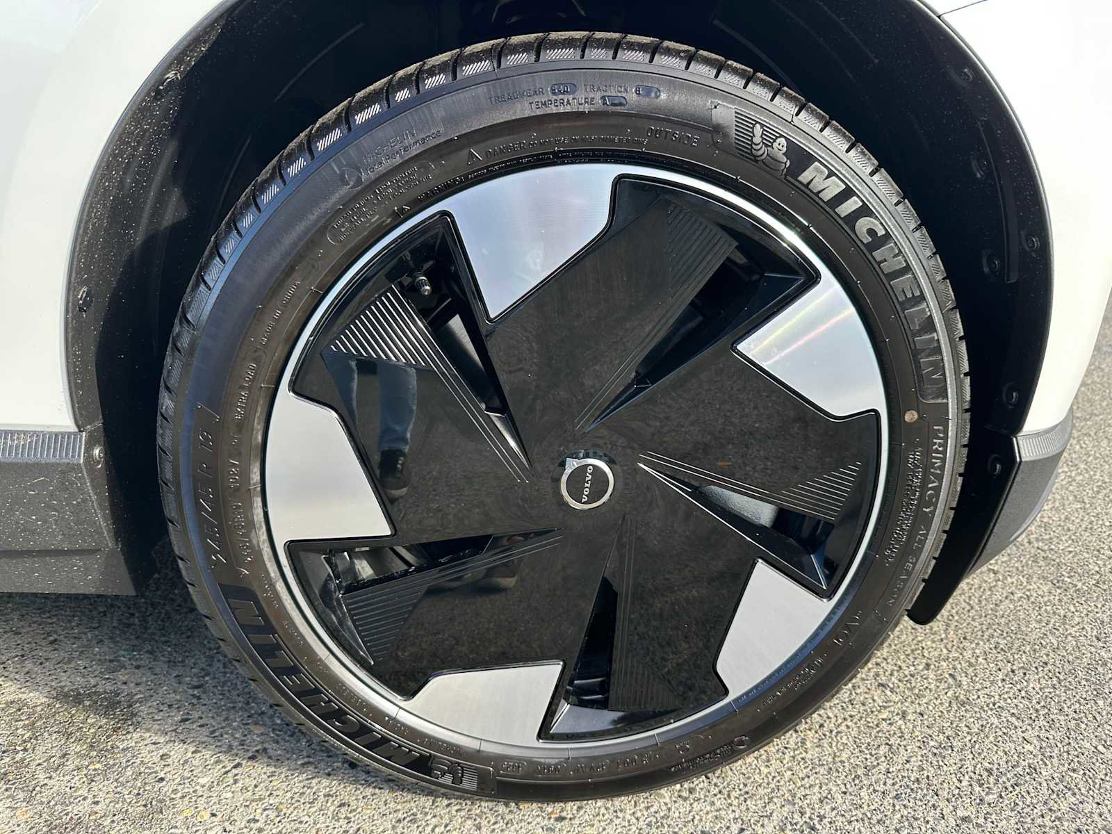 New 2025 Volvo EX30 Plus w/ Protection Package Premier image 17