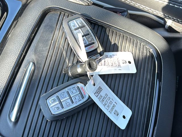 New 2026 Chrysler Pacifica Limited FWD image 43