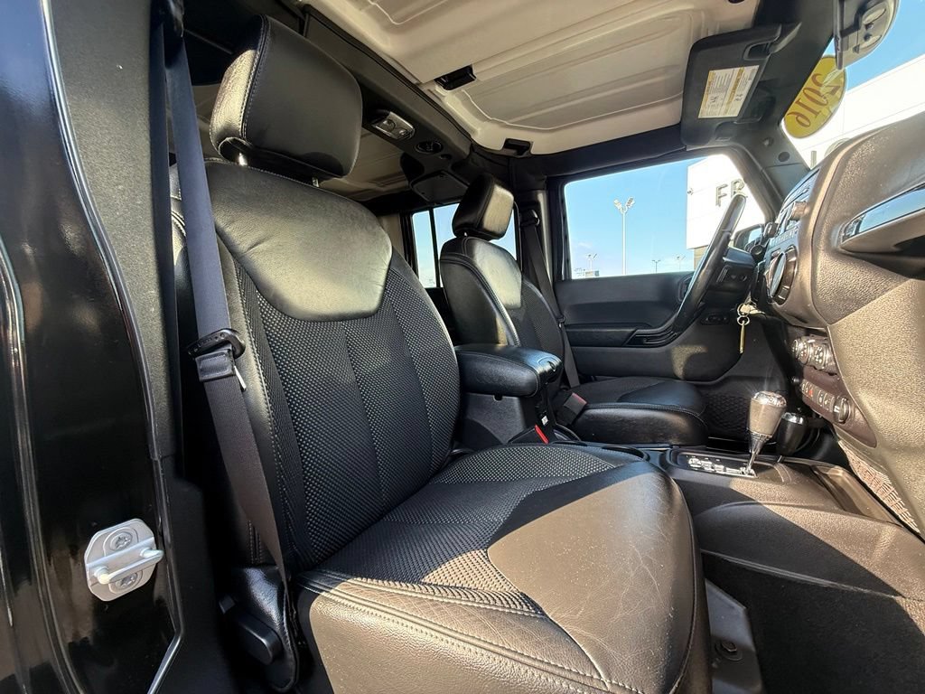 Used 2016 Jeep Wrangler Unlimited Sahara AWD/4WD image 15