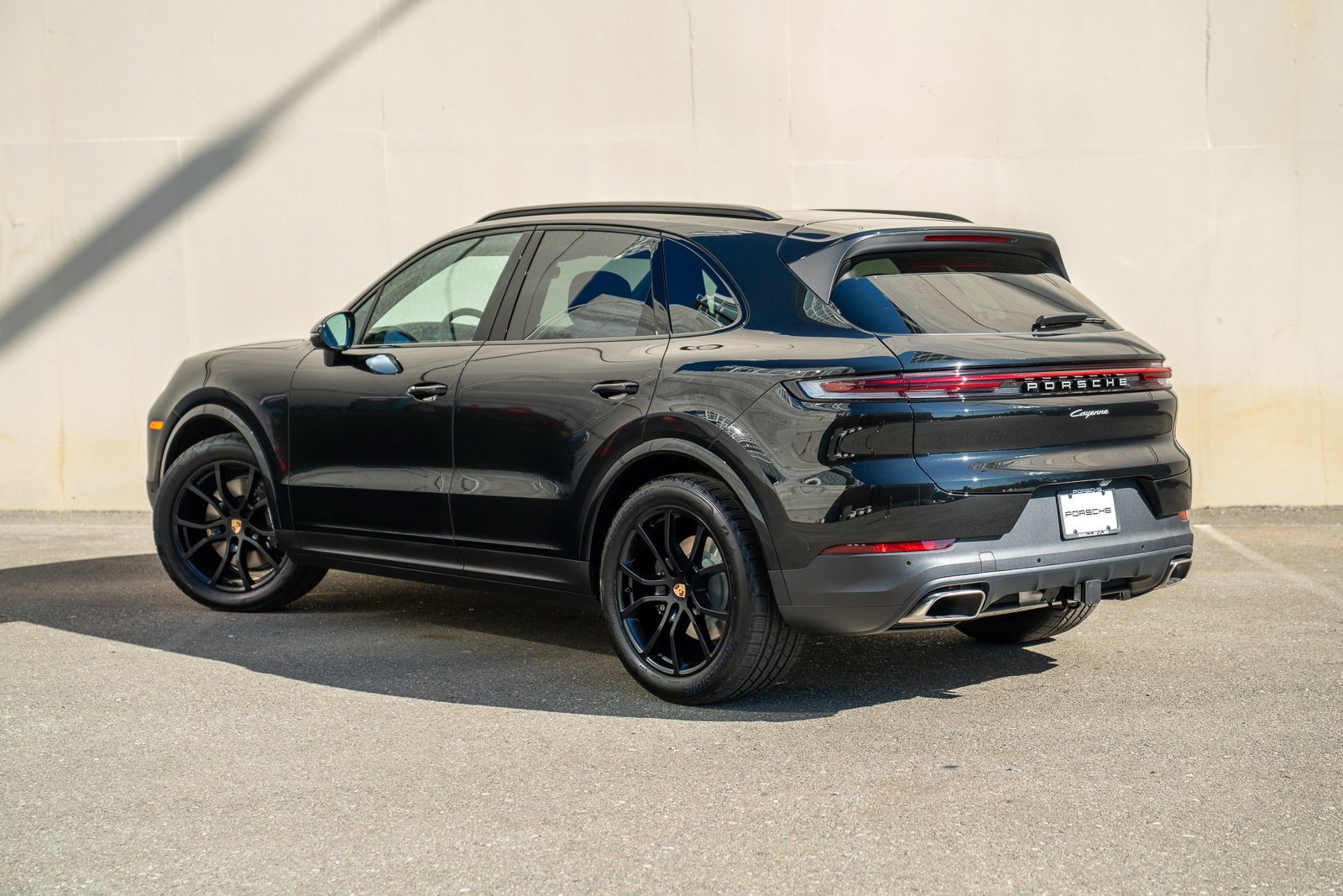 Certified 2025 Porsche Cayenne AWD/4WD image 3