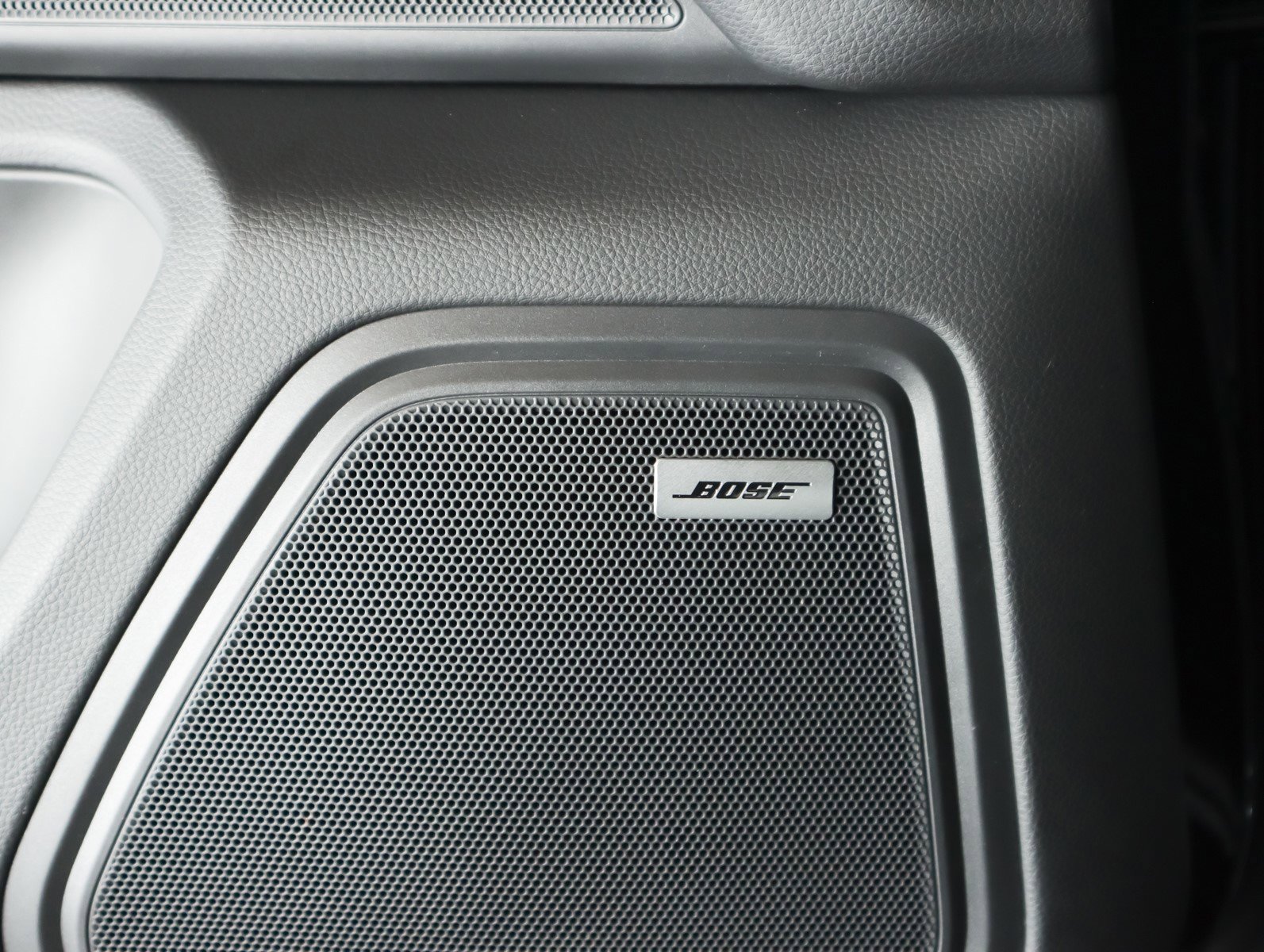 Used 2025 Porsche Macan image 24