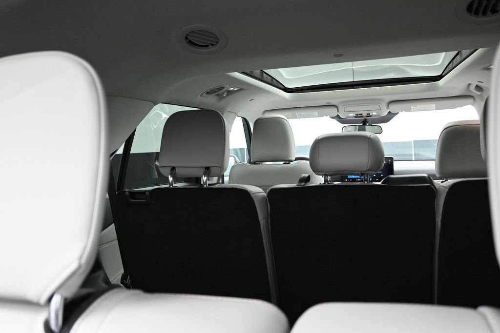 New 2026 Ford Explorer Active w/ Active Comfort Package AWD/4WD image 17