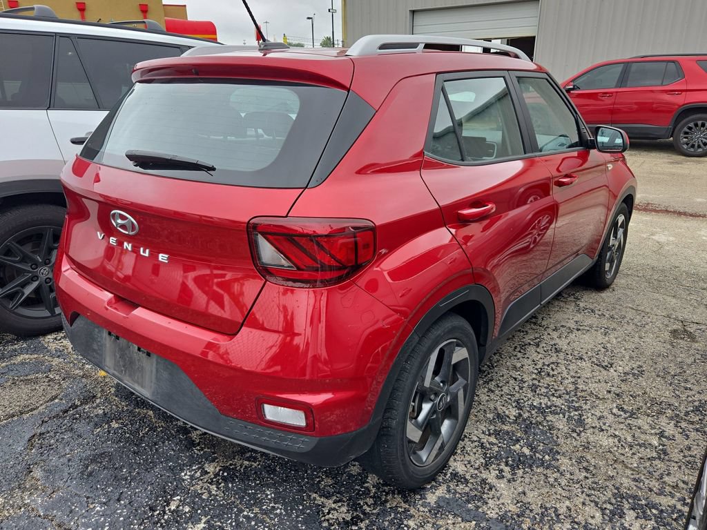 Used 2023 Hyundai Venue Limited FWD image 2