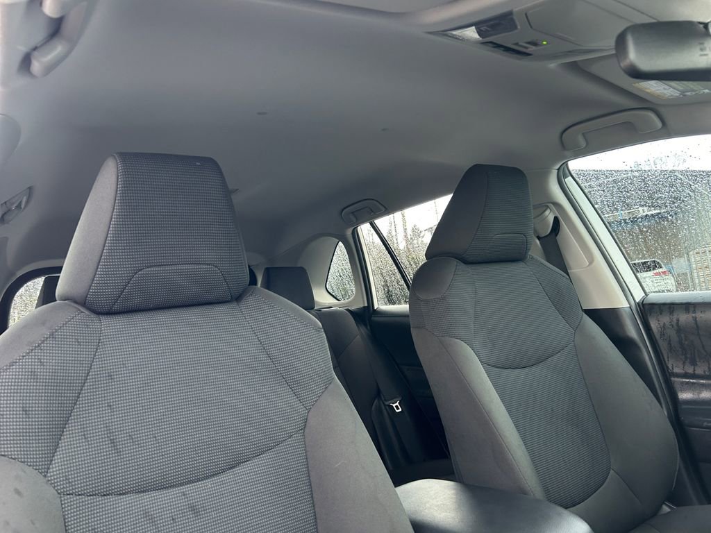Used 2021 Toyota RAV4 LE image 27