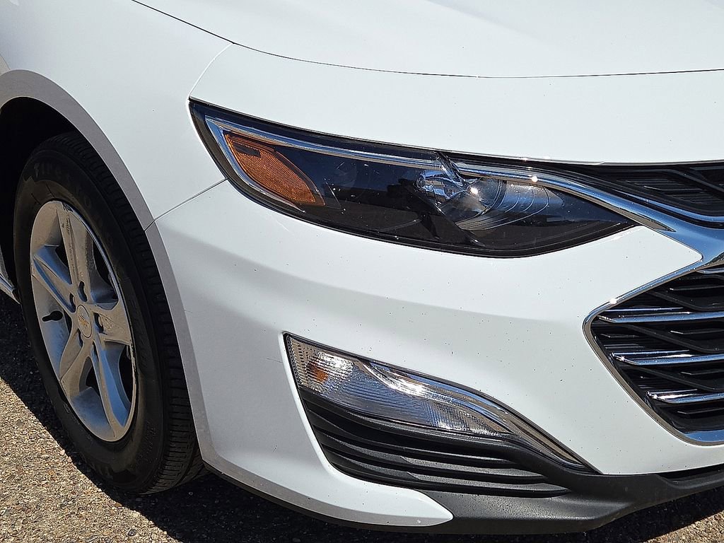 Used 2025 Chevrolet Malibu LS FWD image 9