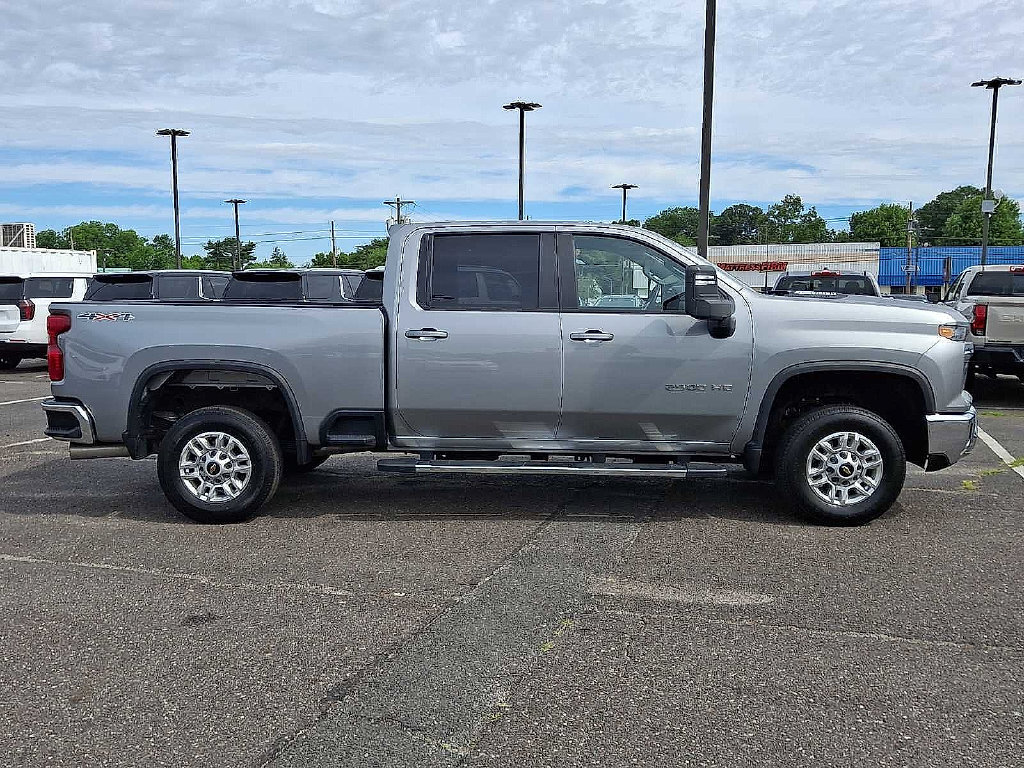Used 2025 Chevrolet Silverado 2500 LT w/ Convenience Package AWD/4WD image 13