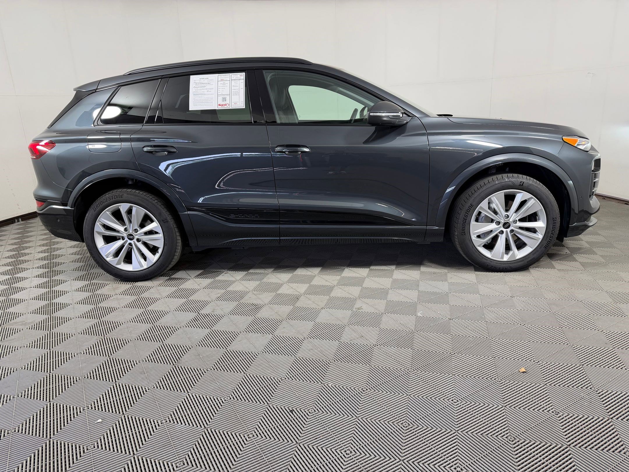 Used 2025 Audi Q6 e-tron Premium w/ Convenience Package RWD image 8