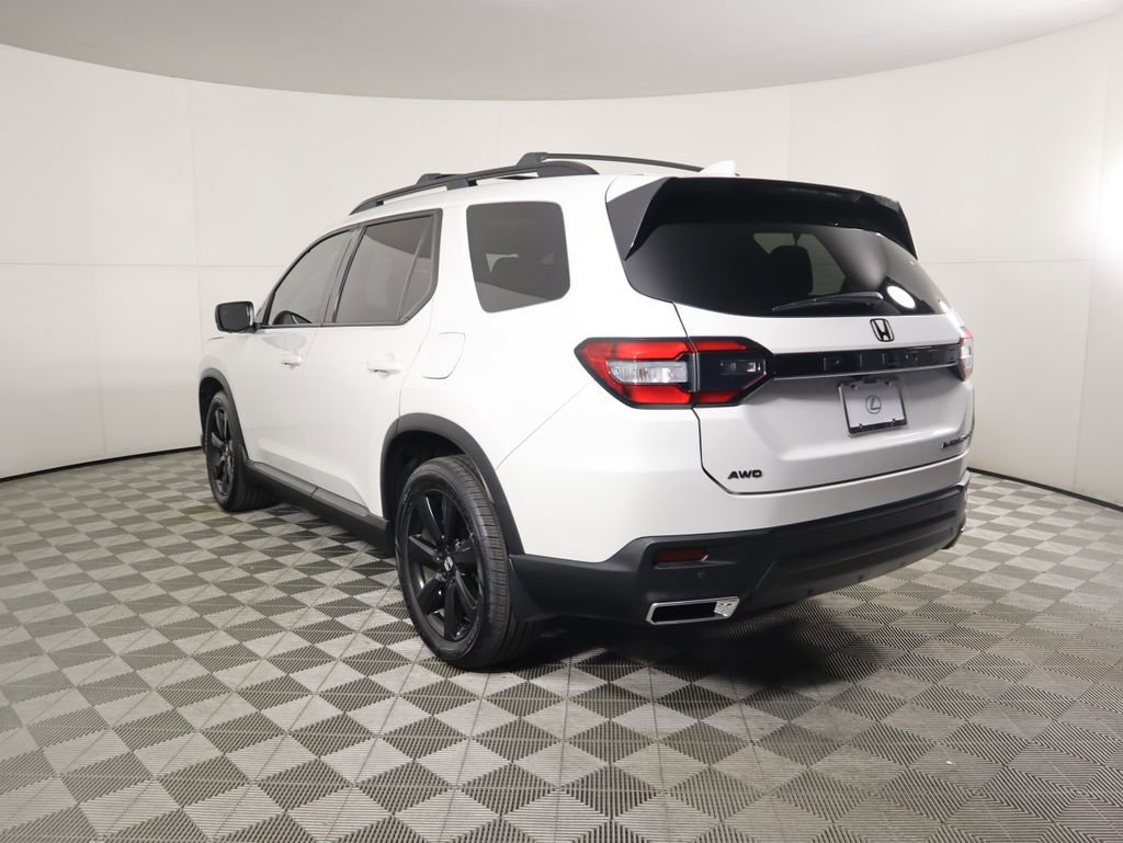 Used 2025 Honda Pilot Black Edition image 7