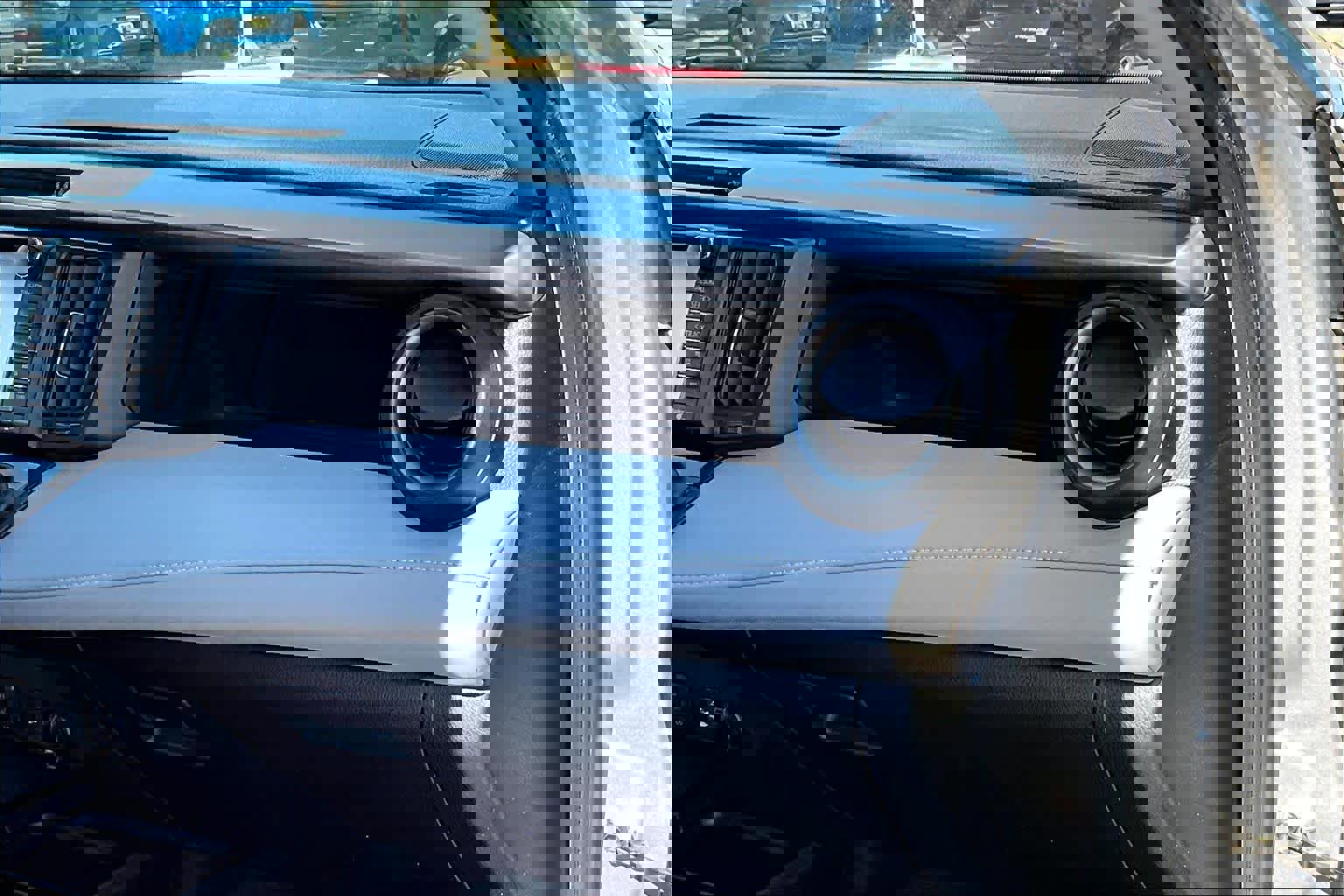 Used 2018 Toyota RAV4 Limited w/ Advanced Technology Package image 18