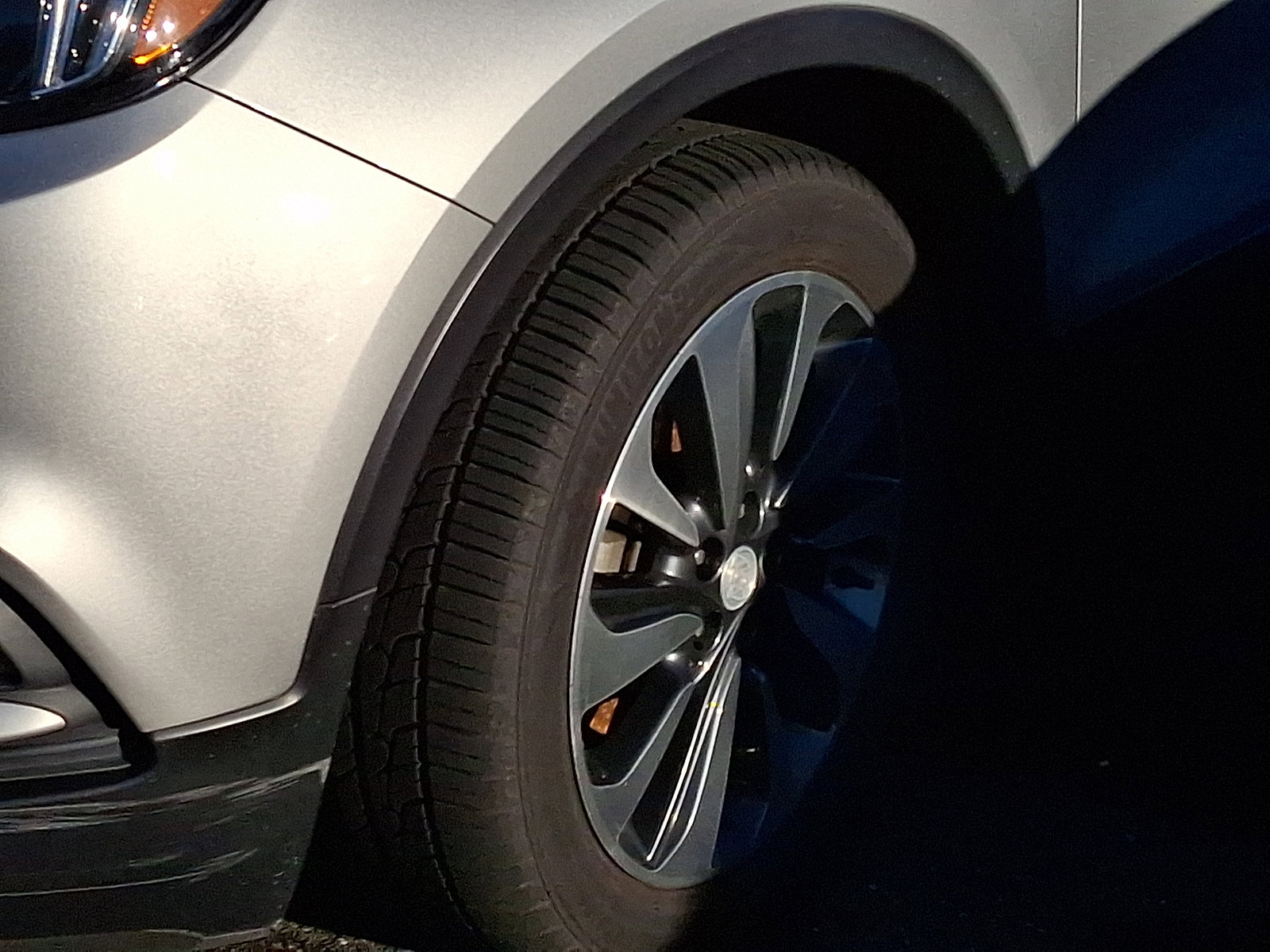 Used 2019 Buick Encore Essence image 7