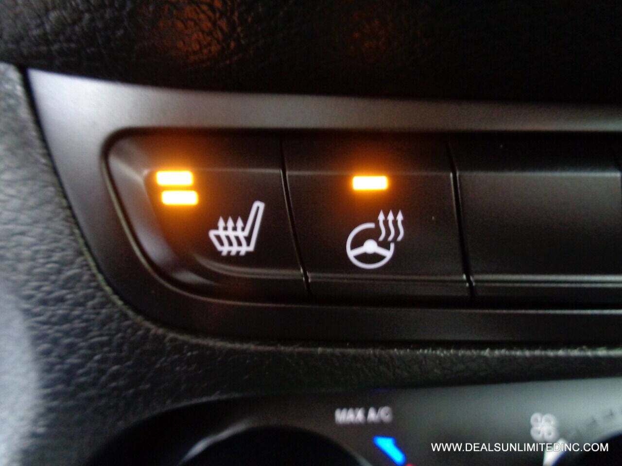 Used 2017 Jeep Renegade Altitude image 11