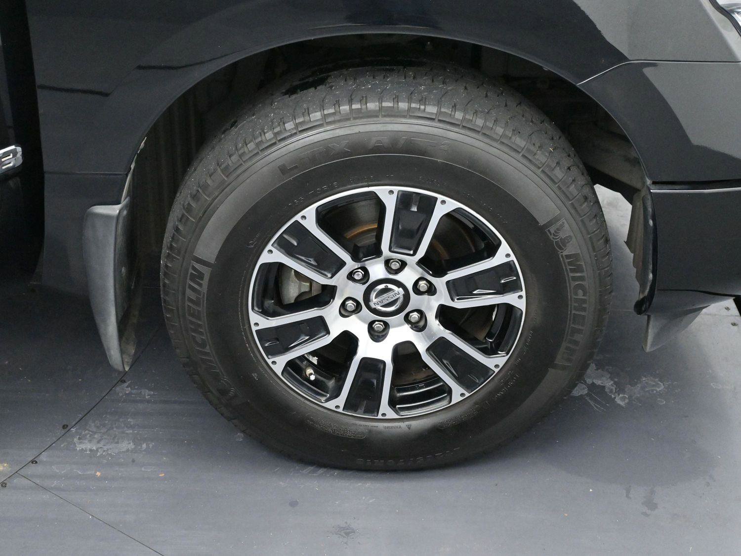 Used 2020 Nissan Titan SV w/ SV Convenience Package image 36