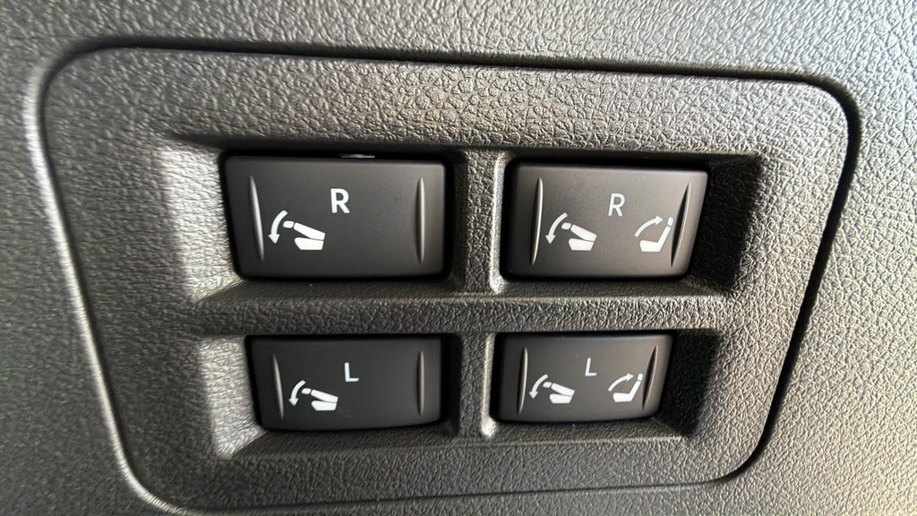 New 2026 Nissan Armada SL w/ Captain's Chari Seat Package AWD/4WD image 15