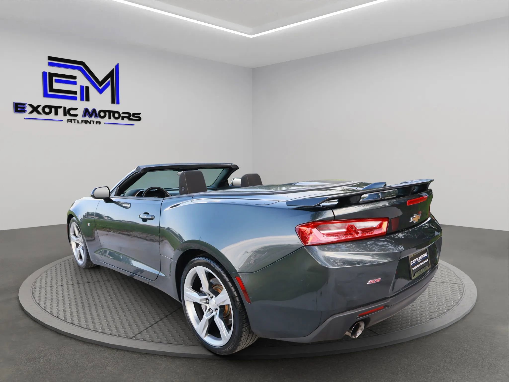Used 2017 Chevrolet Camaro SS image 2