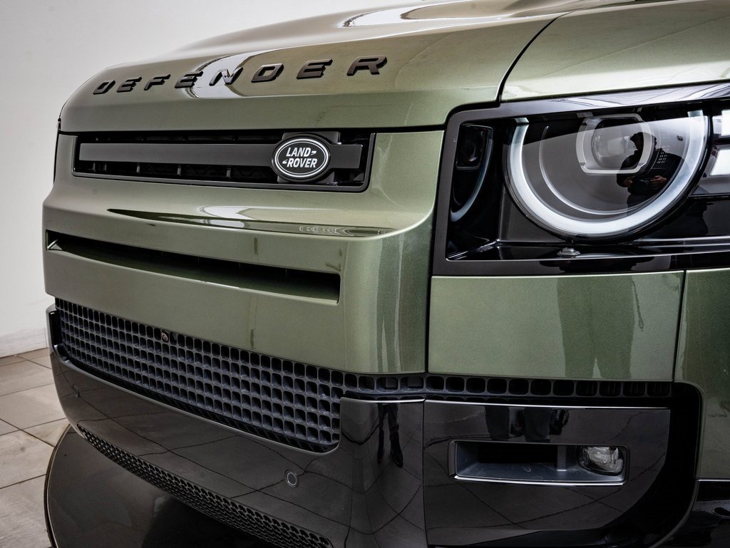 New 2026 Land Rover Defender 110 X-Dynamic SE image 3