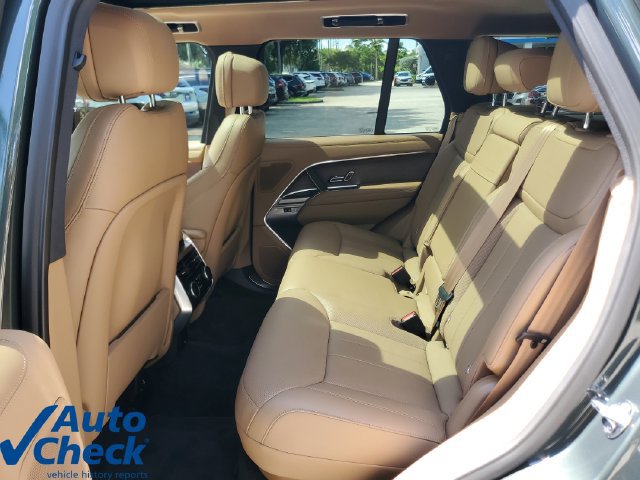 Used 2025 Land Rover Range Rover SE AWD/4WD image 11