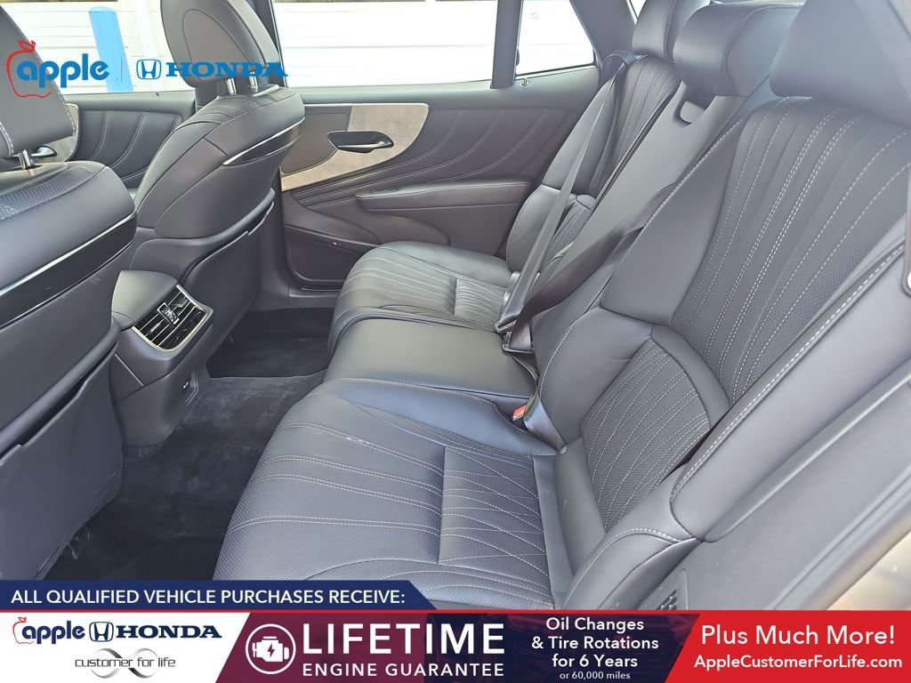 Used 2023 Lexus LS 500h AWD w/ Luxury Package image 17