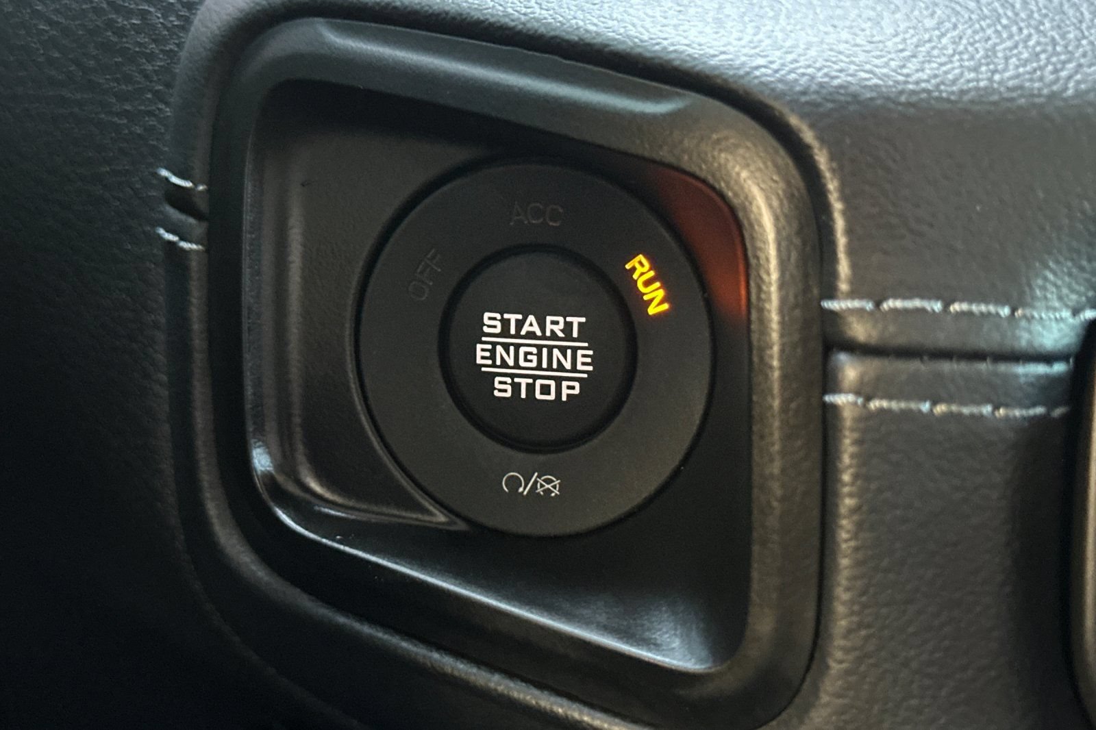 Used 2025 Jeep Gladiator Sport AWD/4WD image 21