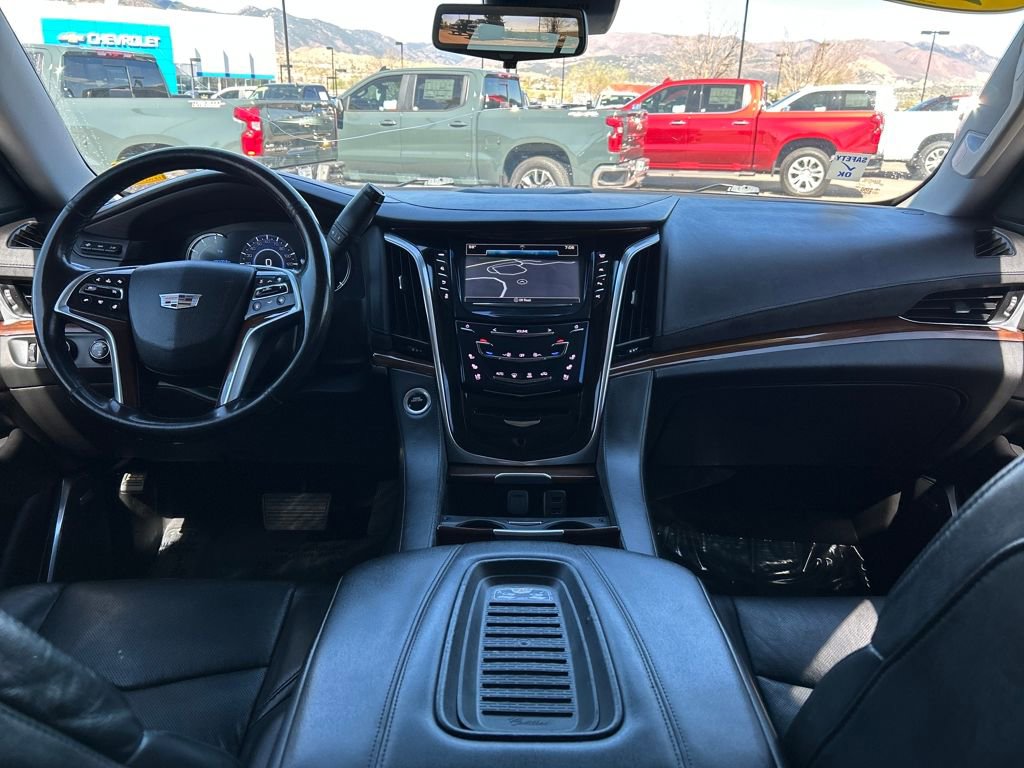 Used 2019 Cadillac Escalade ESV Luxury AWD/4WD image 7