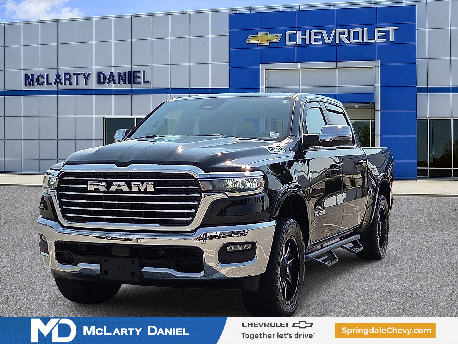 Used 2025 RAM 1500 Laramie AWD/4WD image 2
