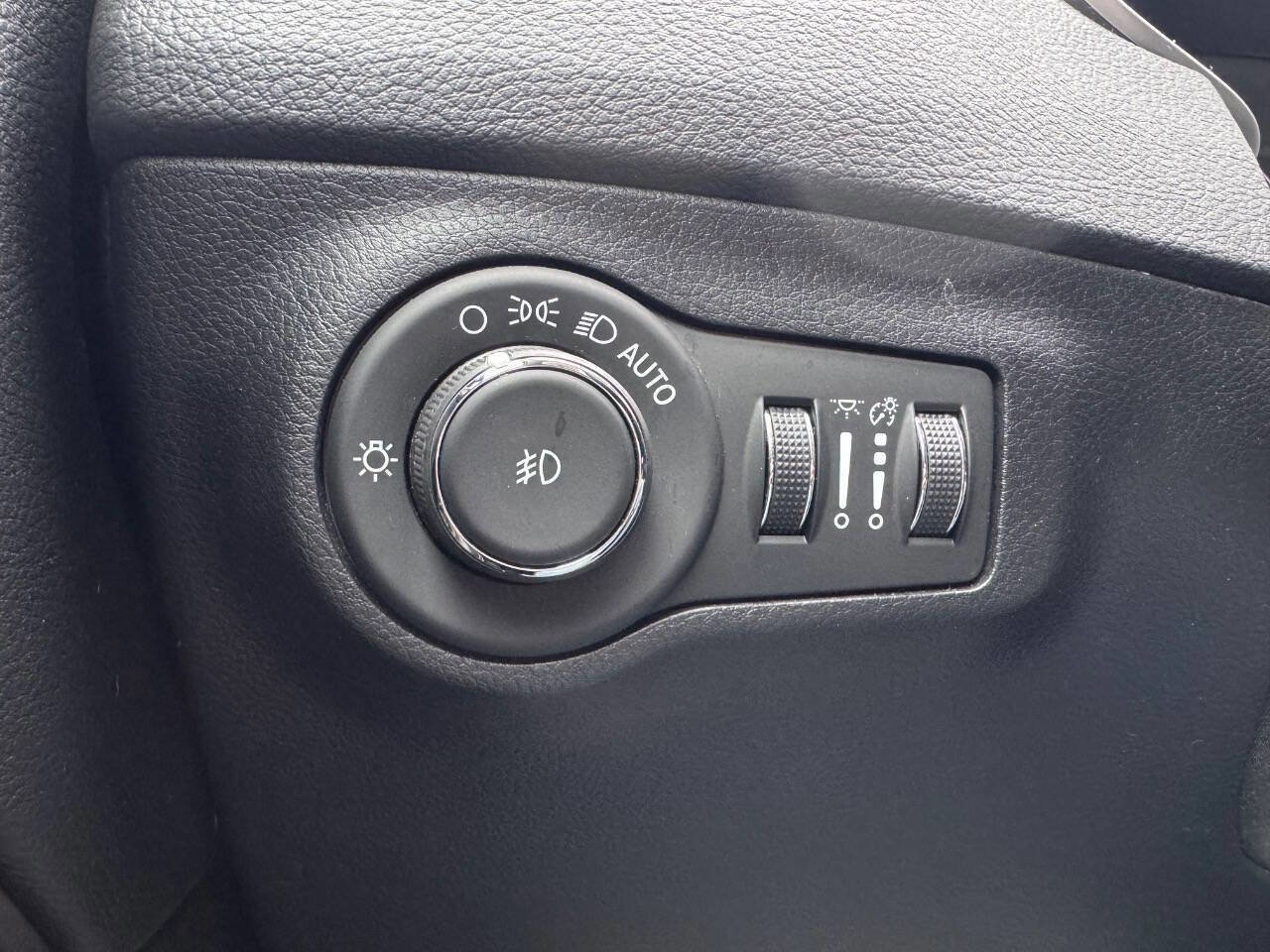 Used 2019 Jeep Compass Latitude w/ Cold Weather Group image 13