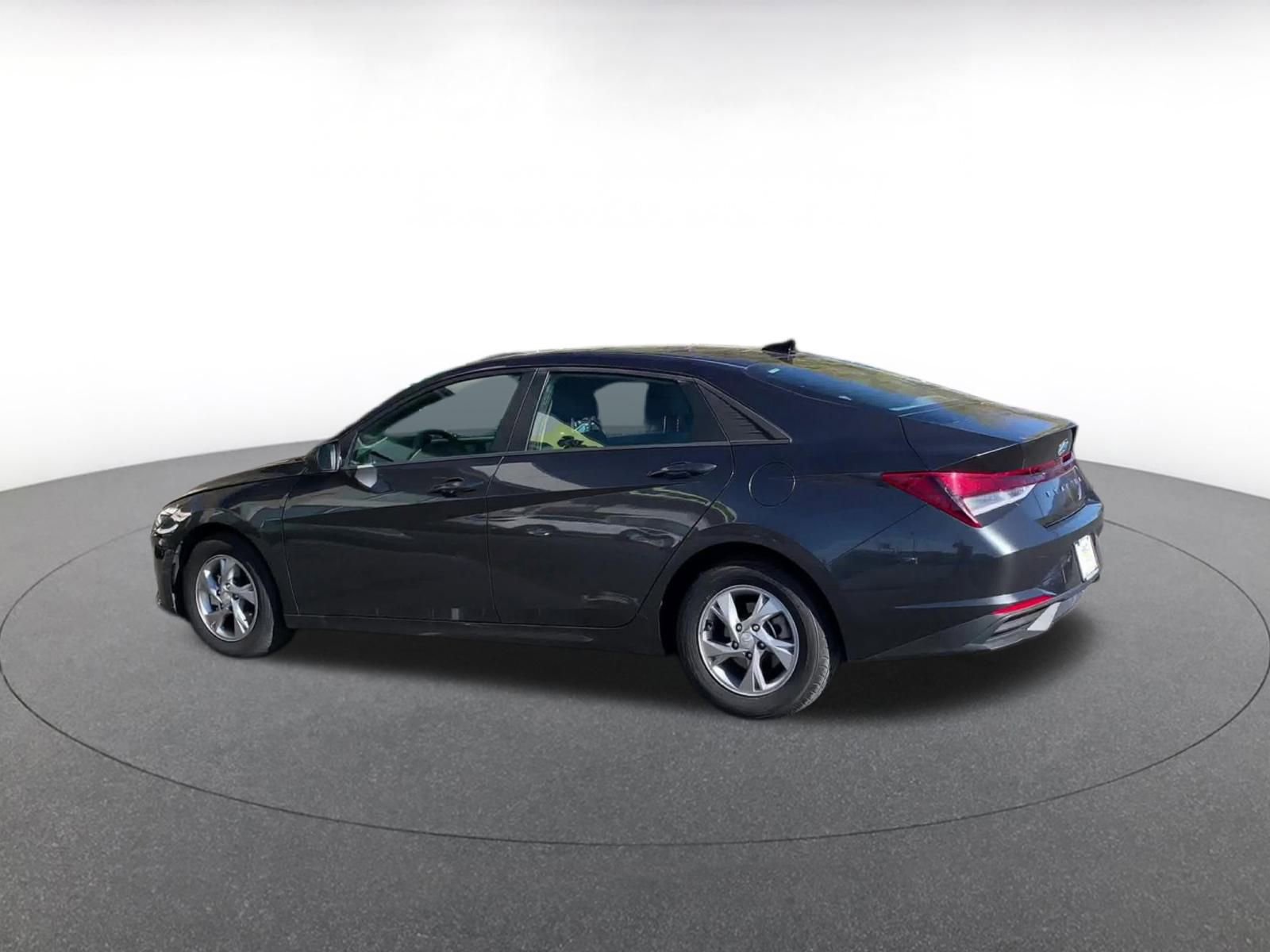 Used 2021 Hyundai Elantra SE image 10