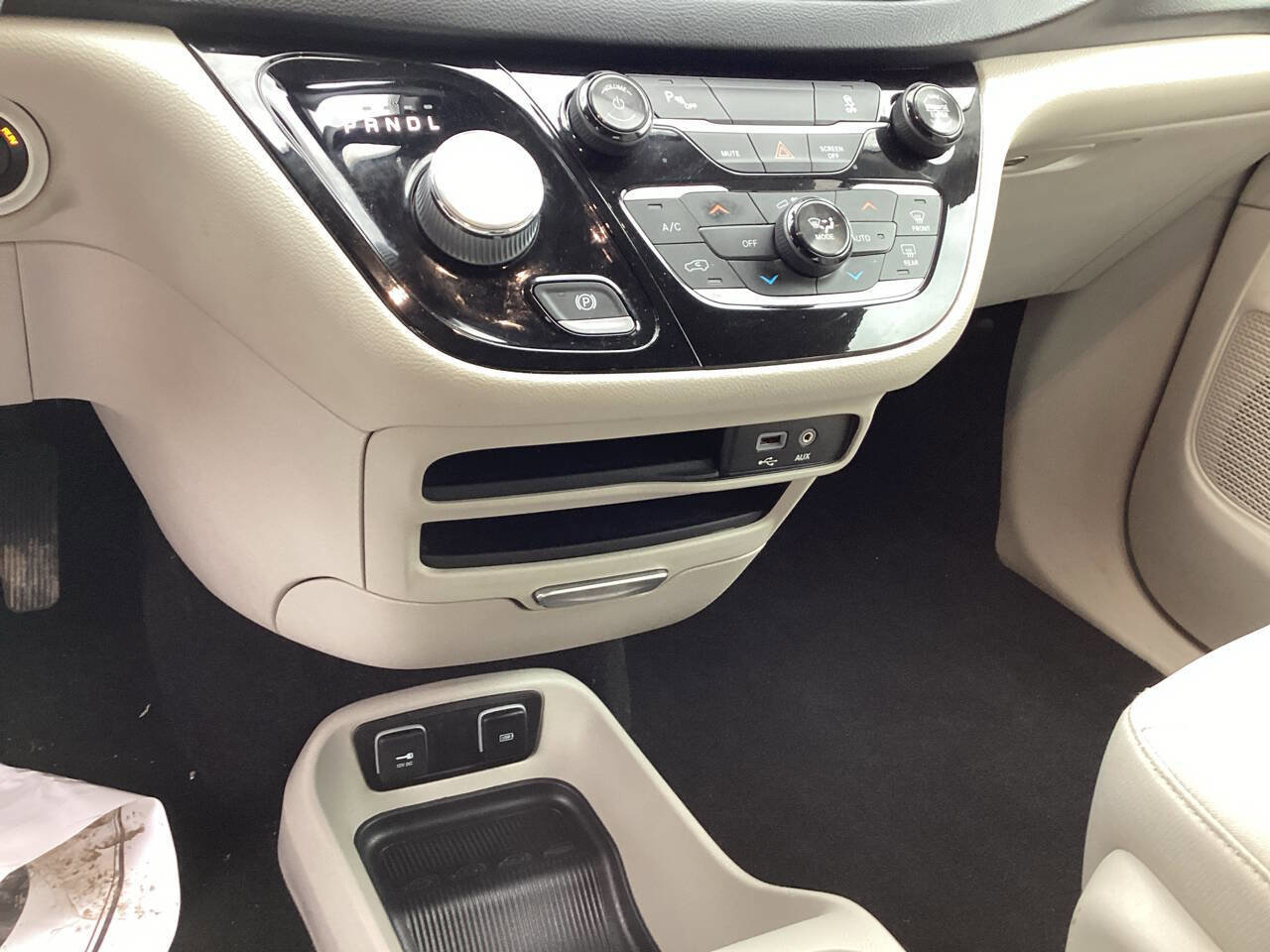 Used 2018 Chrysler Pacifica Touring Plus FWD image 21
