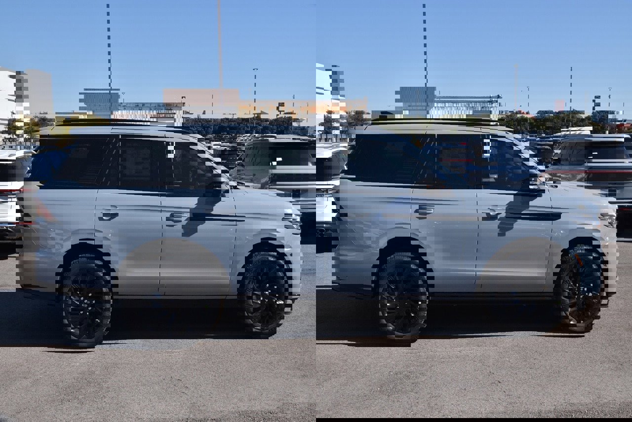 New 2025 Lincoln Navigator Reserve w/ Jet Appearance Package image 12