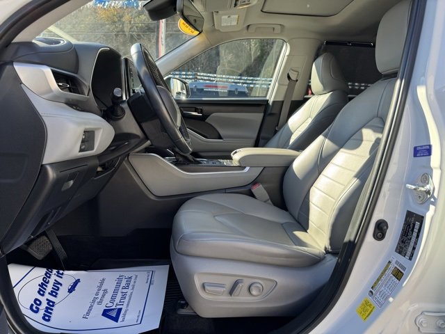 Used 2022 Toyota Highlander XLE image 16