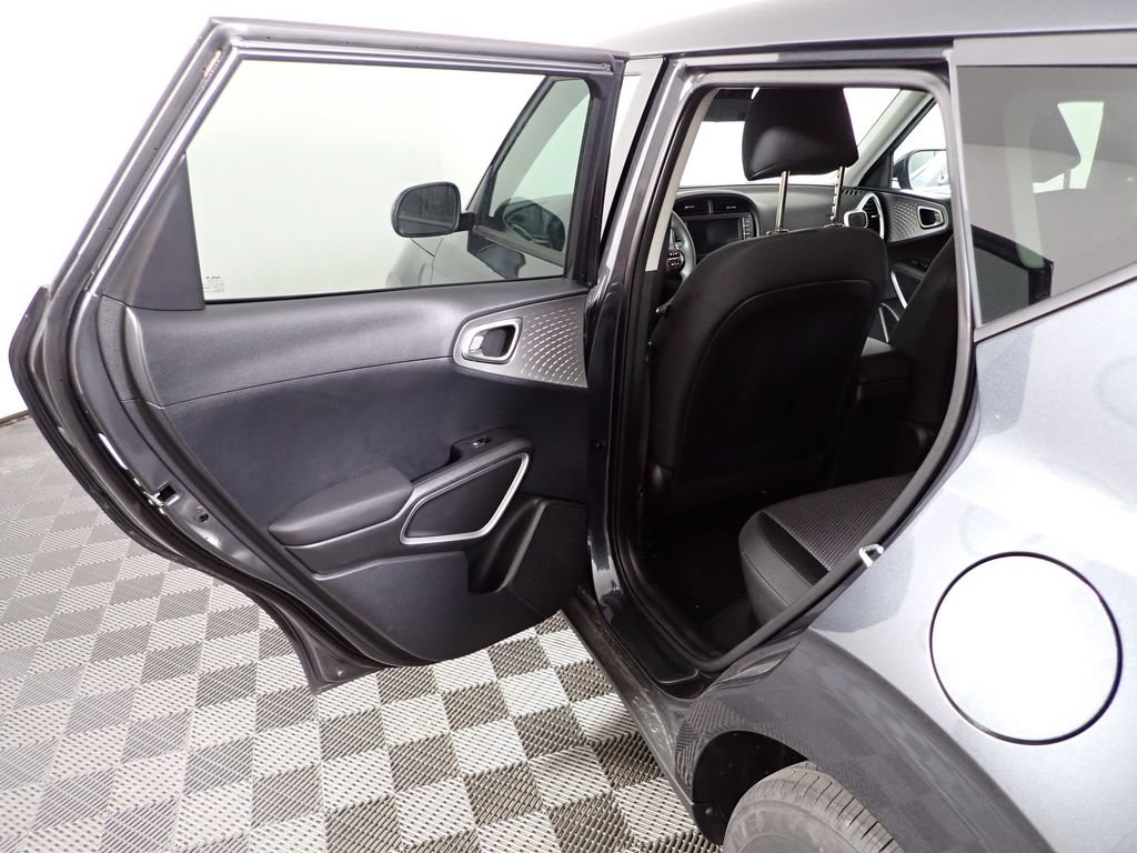 Used 2025 Kia Soul LX w/ LX Technology Package FWD image 24