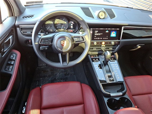 Used 2025 Porsche Macan image 17