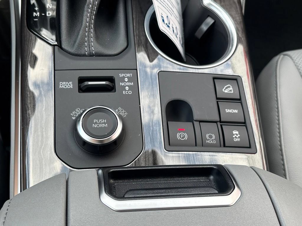 New 2026 Toyota Highlander Platinum AWD/4WD image 16