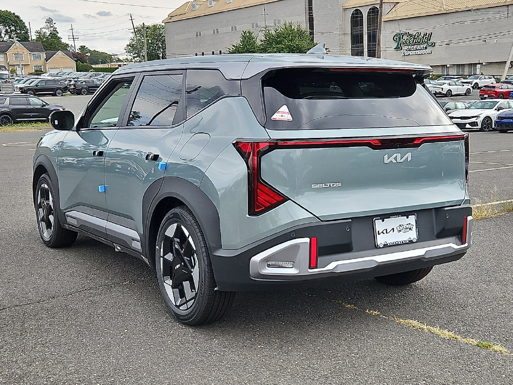 New 2027 Kia Seltos S FWD image 4