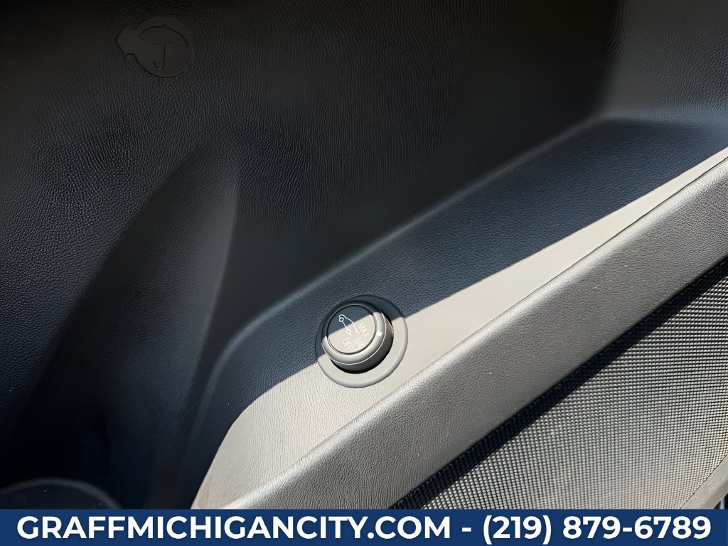 Used 2024 Chevrolet Equinox LT AWD/4WD image 11