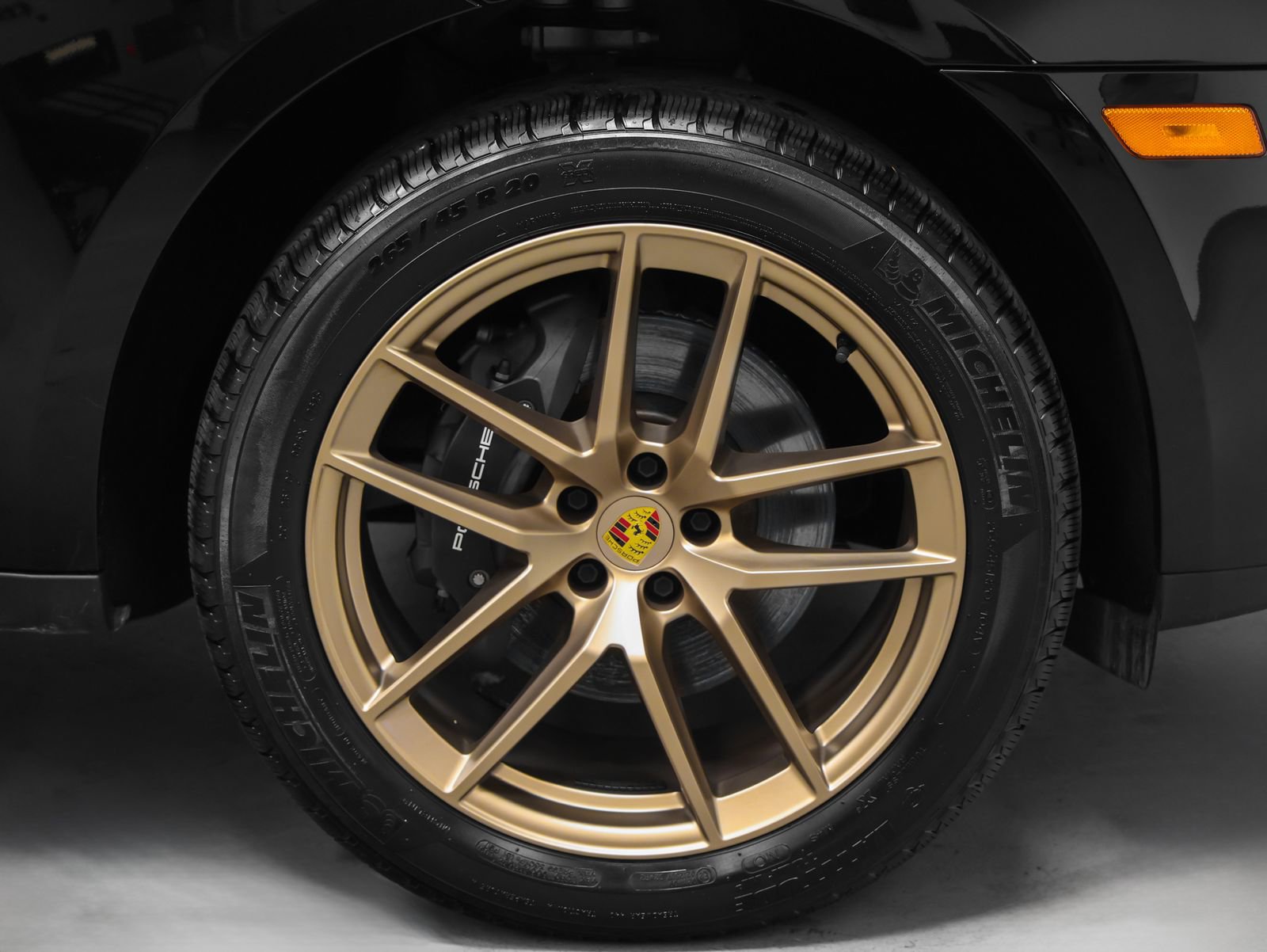 Certified 2025 Porsche Macan AWD/4WD image 16