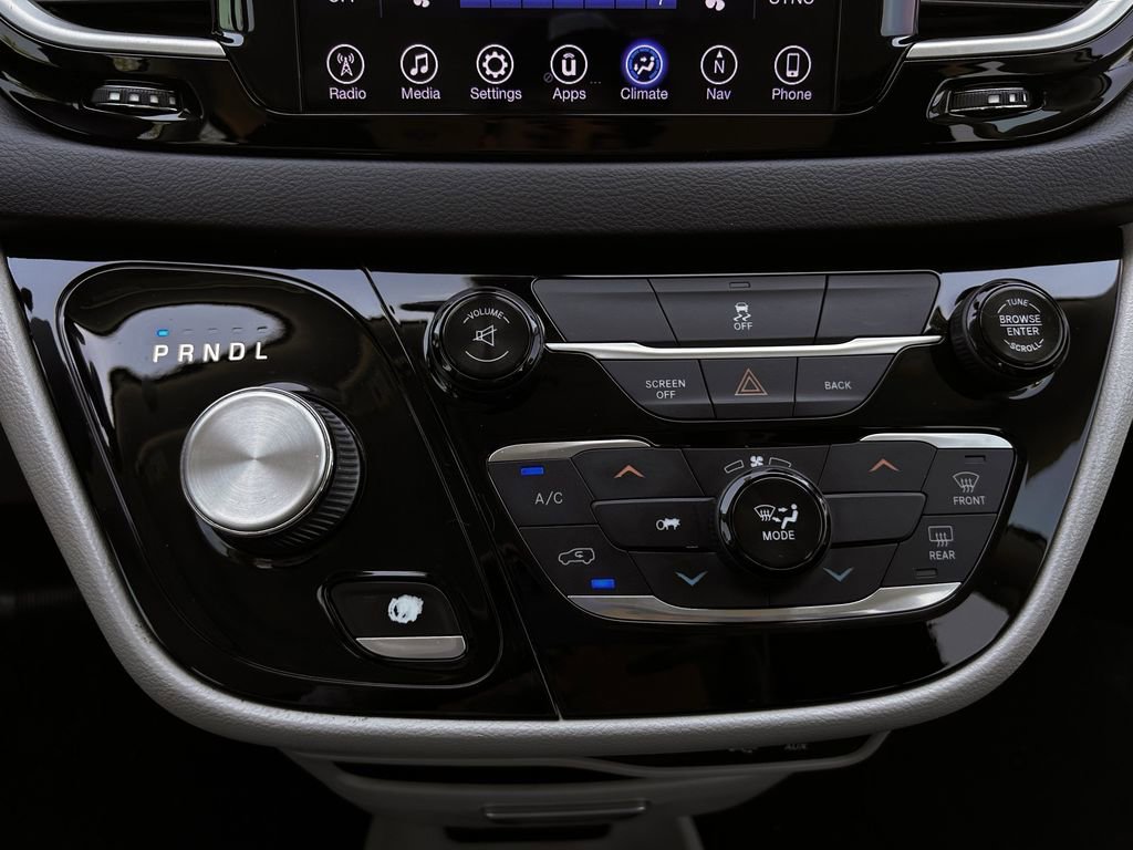 Used 2017 Chrysler Pacifica Touring w/ Tire & Wheel Group image 19