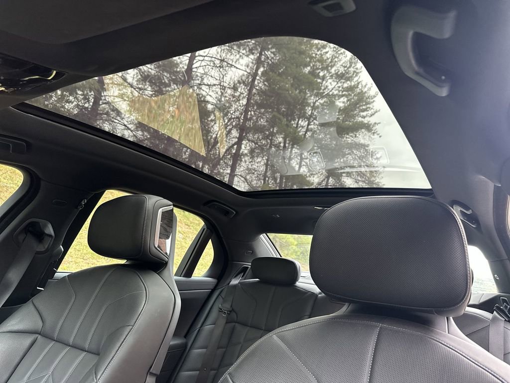 Used 2024 BMW 740i xDrive image 28