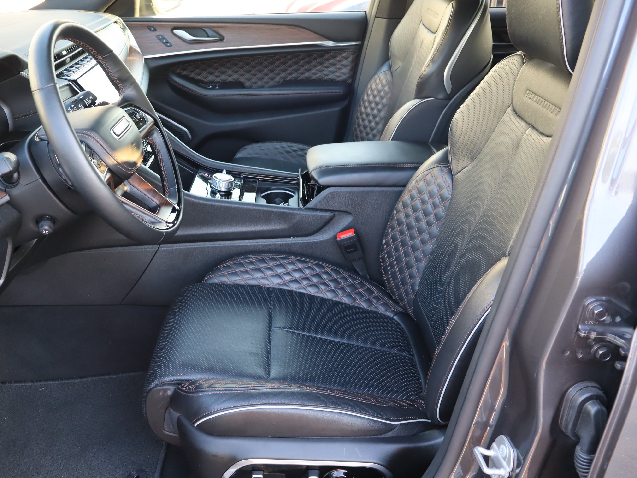 Used 2025 Jeep Grand Cherokee Summit w/ Obsidian Package AWD/4WD image 16