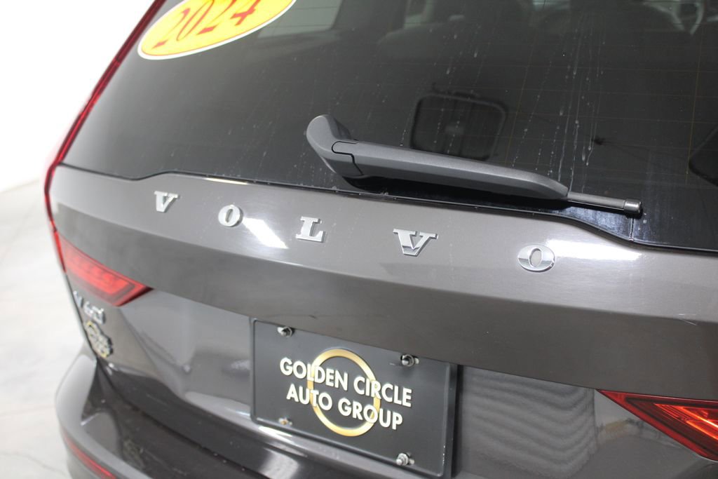 Used 2024 Volvo V60 B5 Cross Country Plus image 13