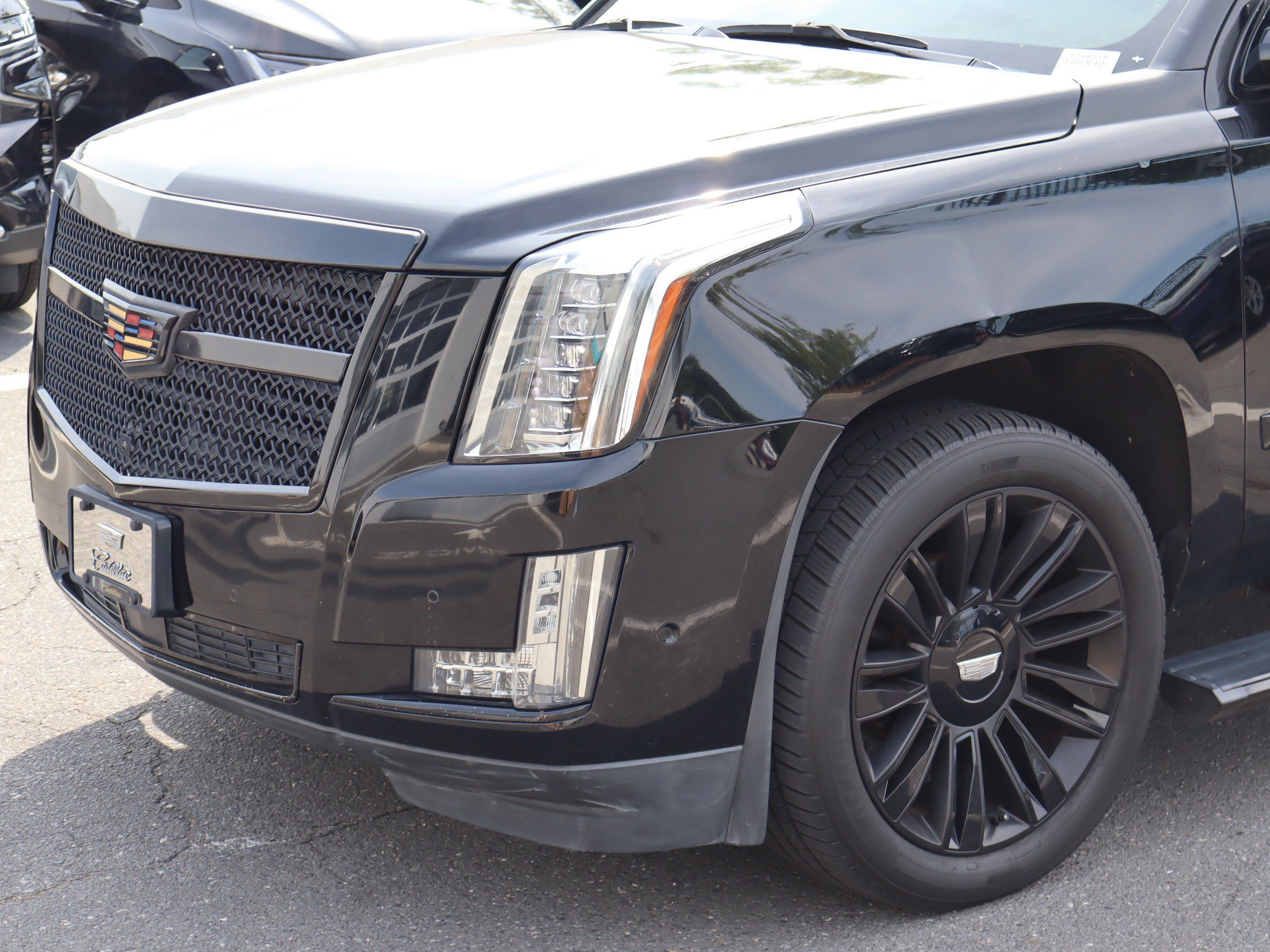 Used 2017 Cadillac Escalade Premium Luxury RWD image 6