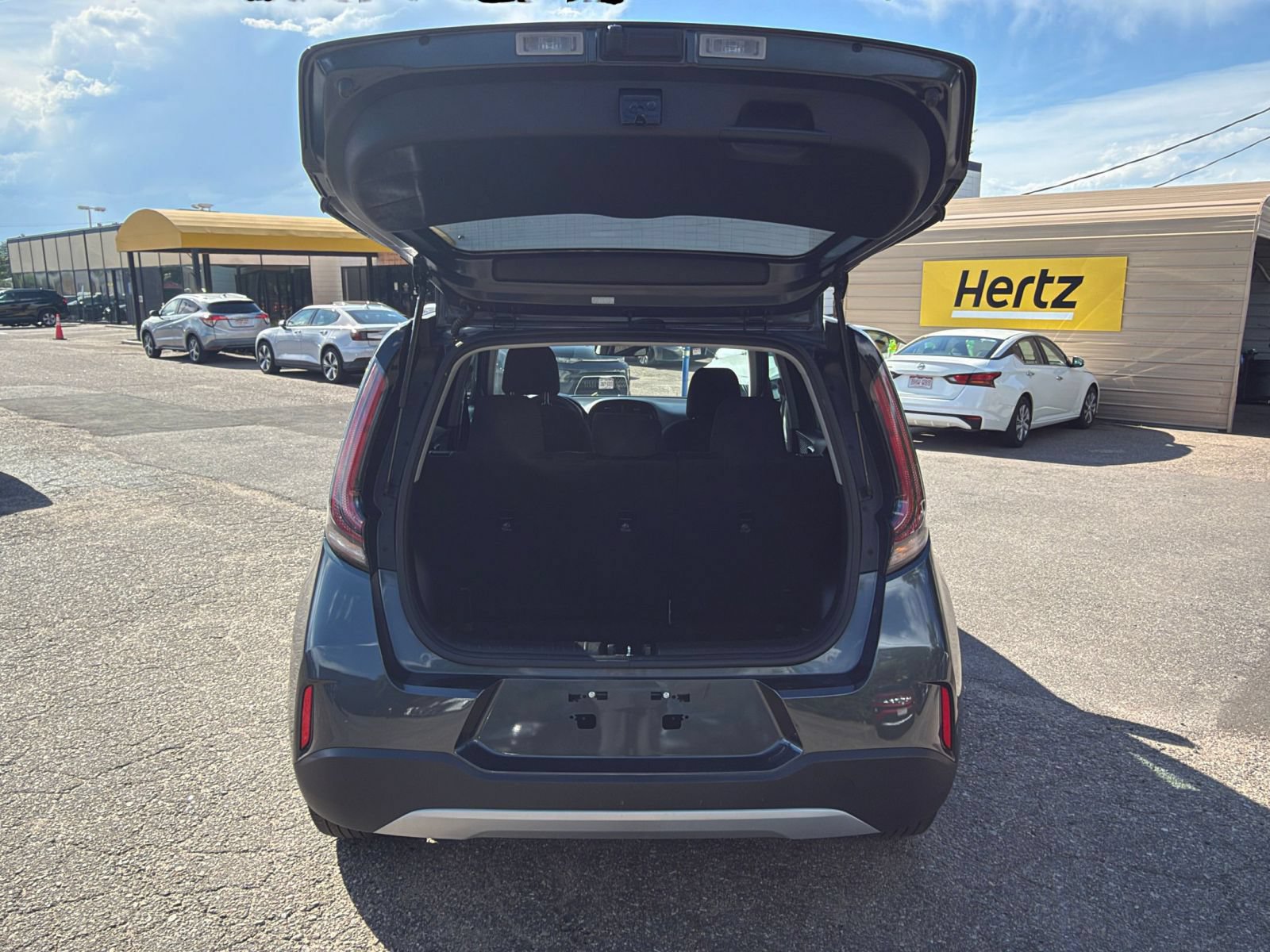 Used 2025 Kia Soul LX w/ LX Technology Package FWD image 29