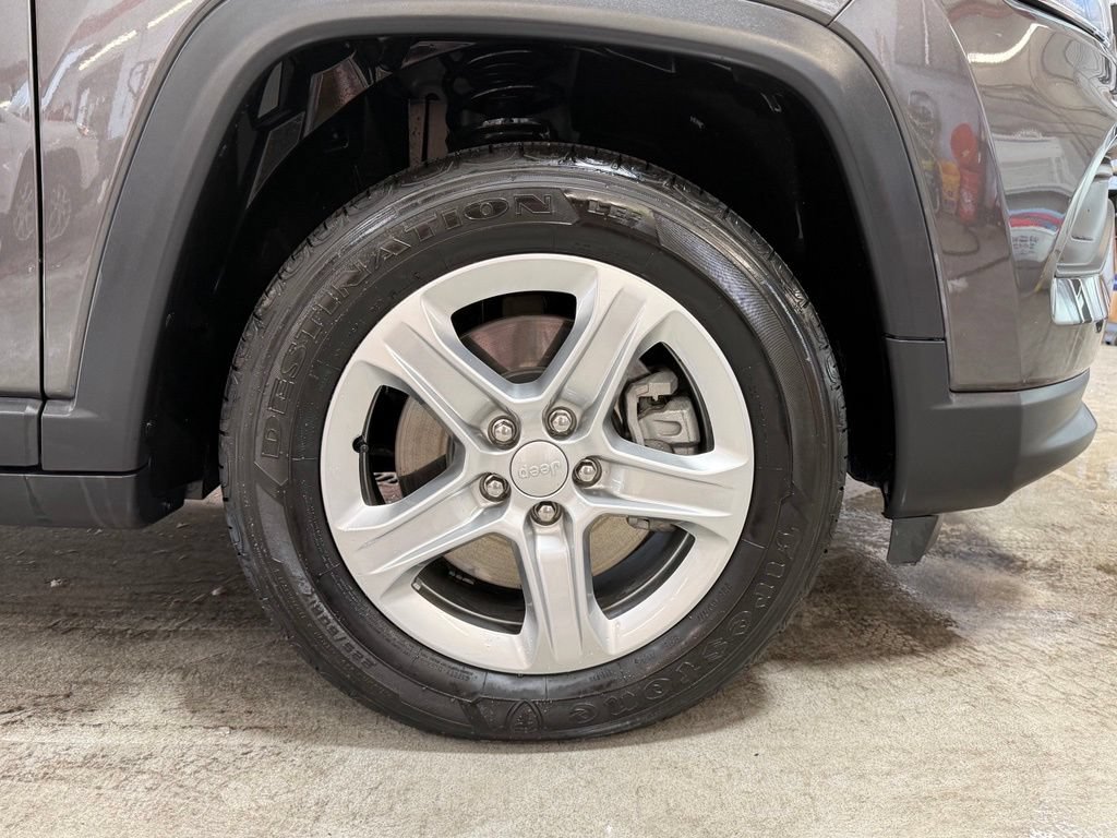 Certified 2023 Jeep Compass Latitude w/ Convenience Group AWD/4WD image 40