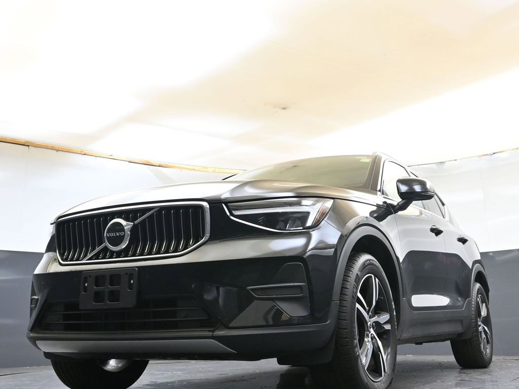 Certified 2025 Volvo XC40 B5 Core image 29